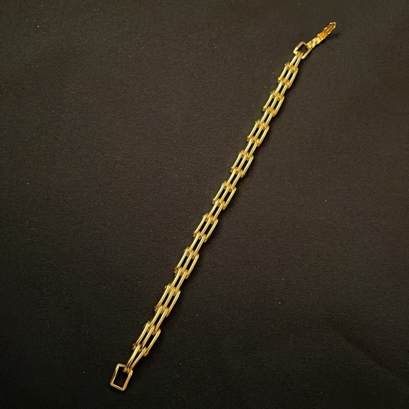 Napier, vintage, 7.5”, snap lock closure,gold tone triple link bracelet, as new. - Picture 3 of 10